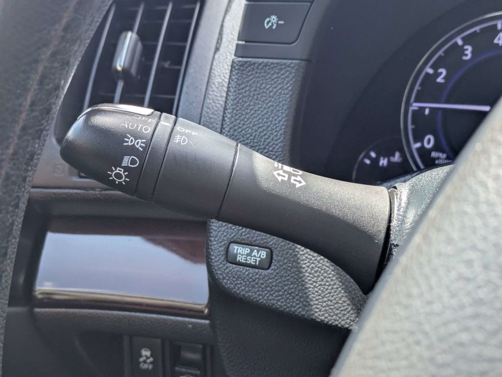 Used 2011 Gray INFINITI Journey image 24