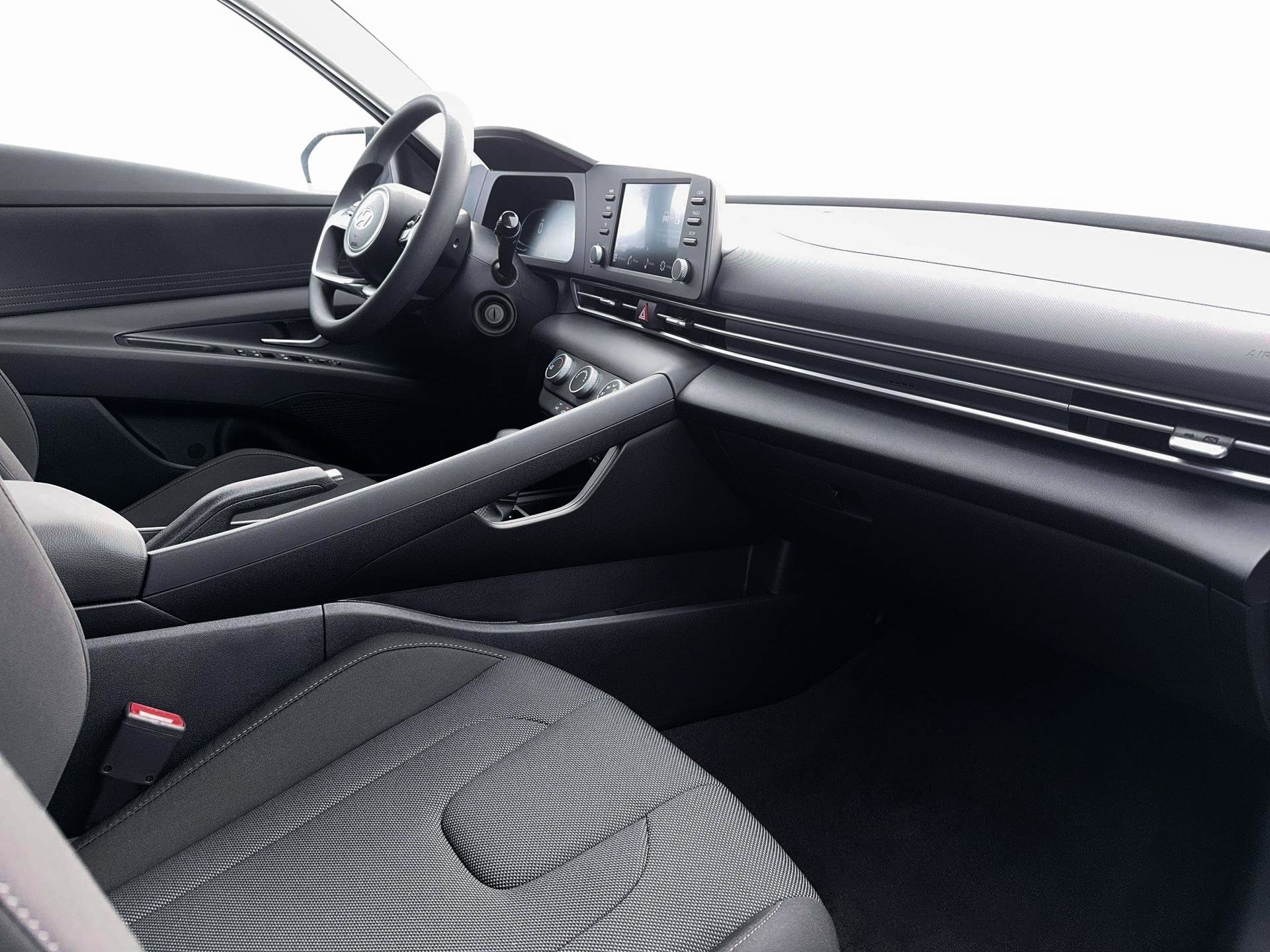 New 2026 Abyss Black Hyundai SE image 15