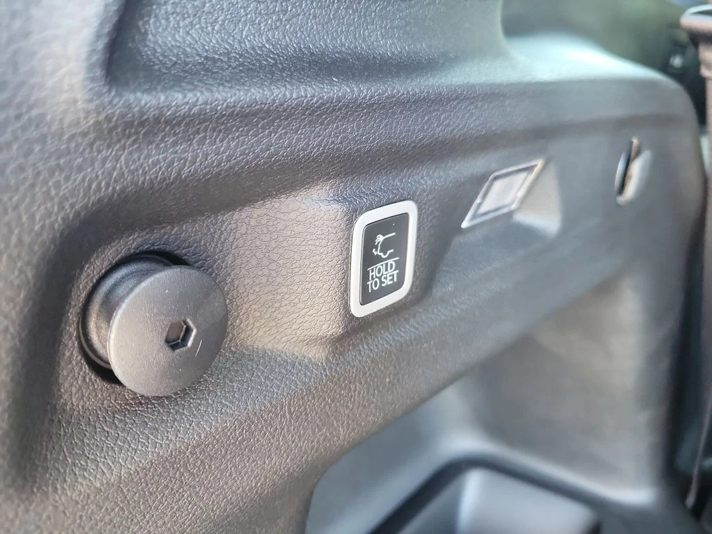 New 2026 Silver Zynith Jeep Altitude image 29
