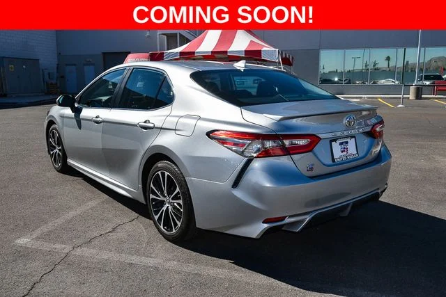 Used 2022 Silver Toyota SE image 3