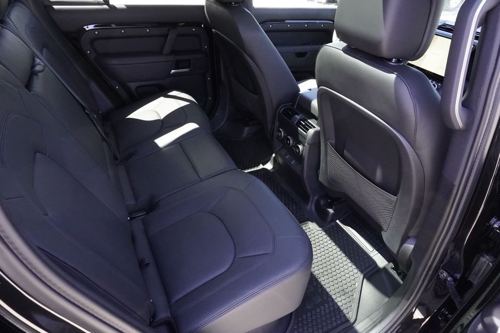 New 2026 Santorini Black Land Rover X-Dynamic SE image 26