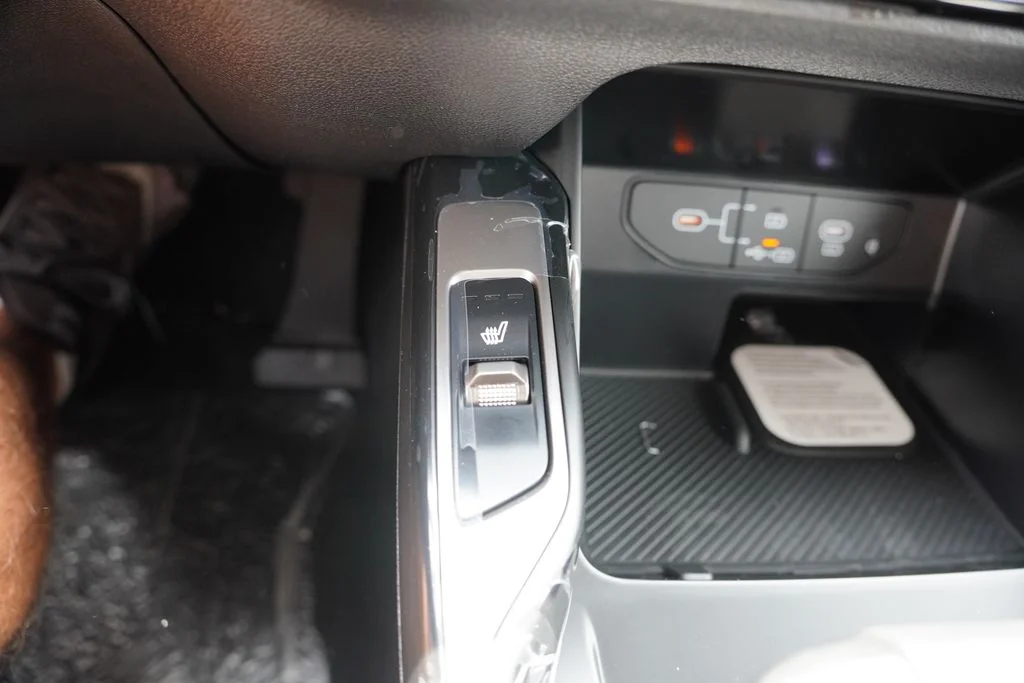 New 2026 Ivory Silver Kia S image 14