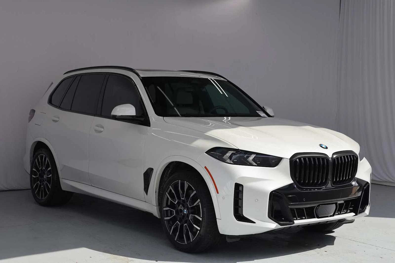Certified Used 2026 Mineral White Metallic BMW xDrive40i image 3