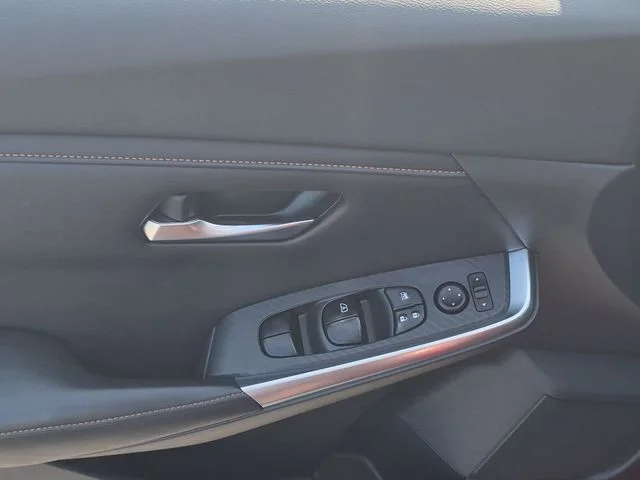 Used 2020 Red Nissan SR image 13