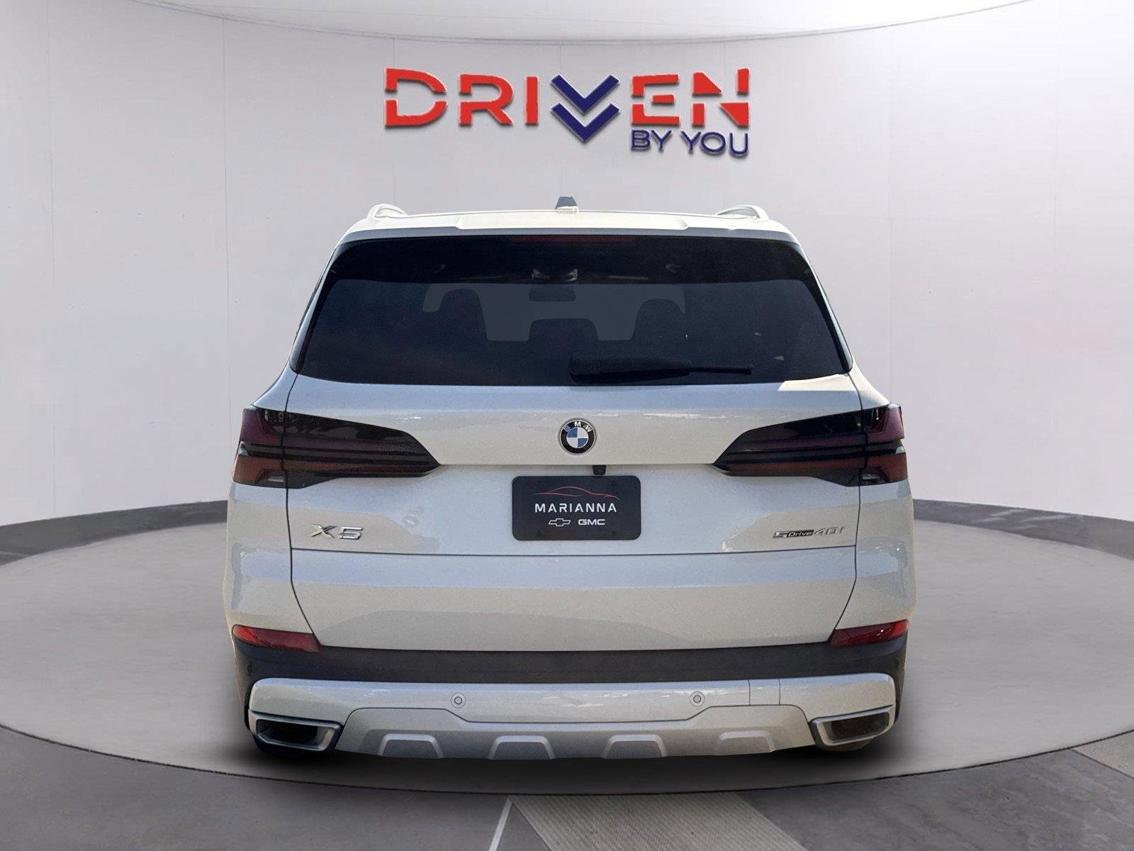 Used 2024 Mineral White Metallic BMW sDrive40i image 4