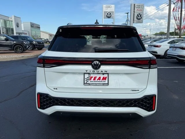 New 2026 White Volkswagen 2.0T SE R-Line Black image 4