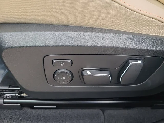 Used 2026  BMW 30 xDrive image 24