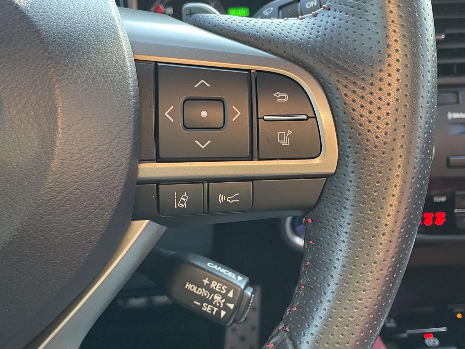 Used 2022 Atomic Silver Lexus F SPORT Handling image 12