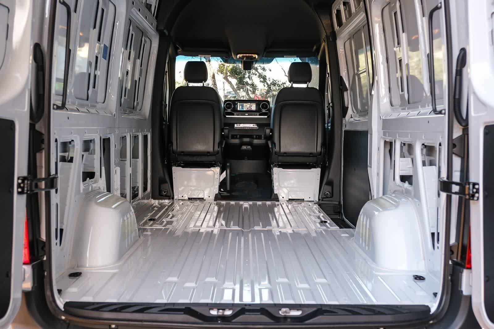 New 2026 Arctic White Mercedes-Benz Cargo 144WB High Roof RWD 2.0L I4 Diesel Turbo HO image 26