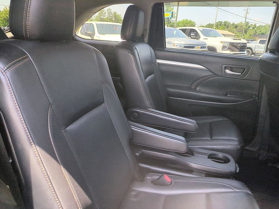 Used 2019 Celestial Silver Metallic Toyota XLE image 31