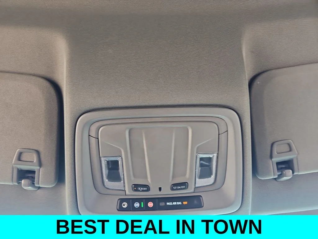 Used 2025 White Chevrolet LT image 31