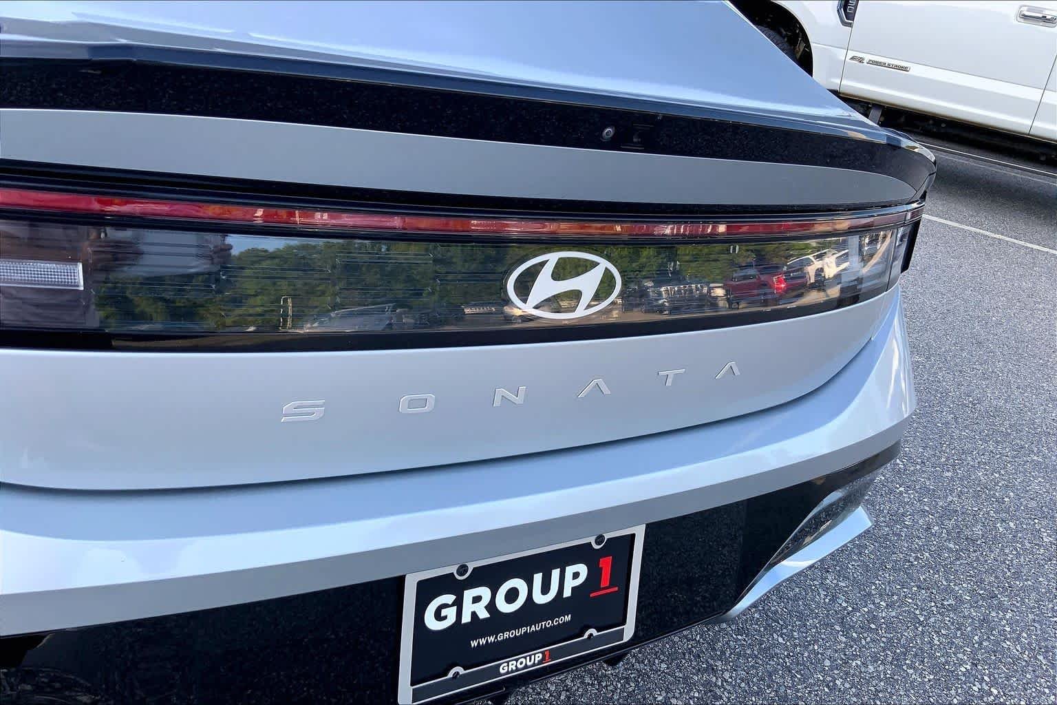 Used 2024 Aero Silver Hyundai SEL image 27