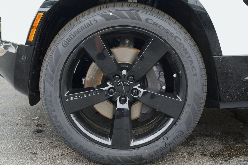 New 2026 Fuji White Land Rover X-Dynamic SE image 8