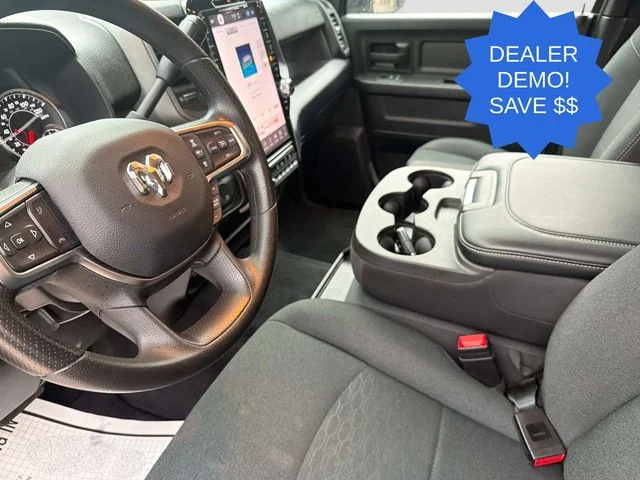 New 2026 Diamond Black Crystal Pearl-Coat Exterior Paint RAM Tradesman image 20