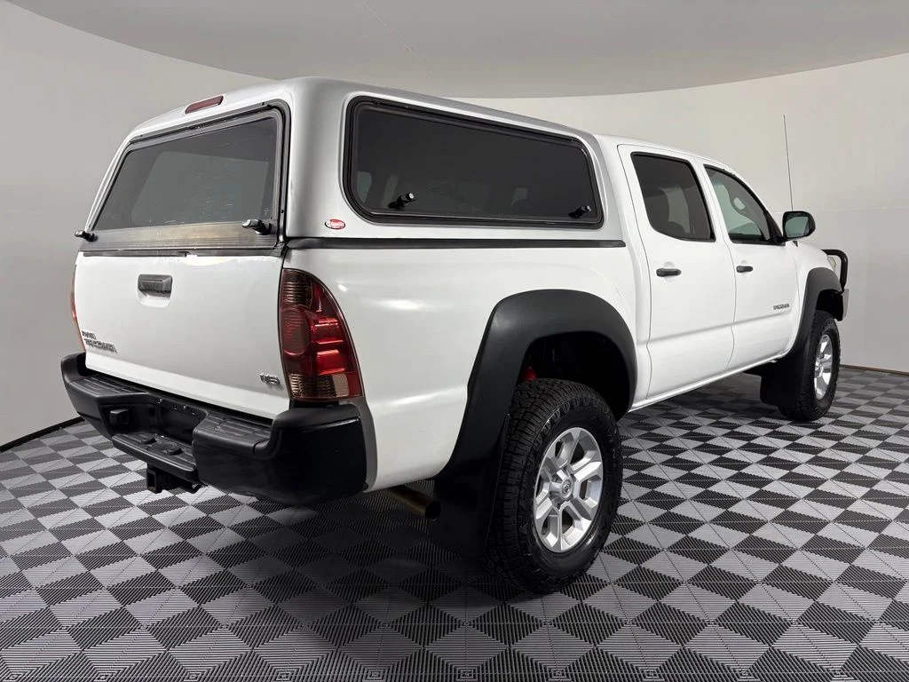 Used 2014 White Toyota Base image 8