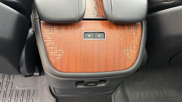 Used 2025 White Lincoln Black Label image 24
