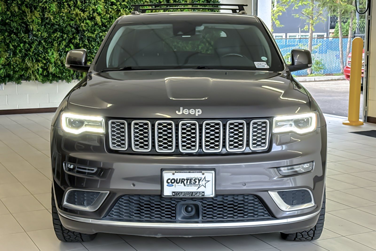 Certified Used 2018 Granite Crystal Clearcoat Metallic Jeep Summit image 9