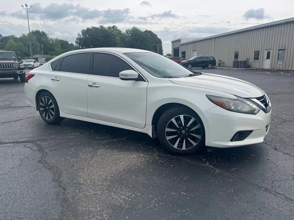 Used 2017 Nissan Altima SL with VIN 1N4AL3AP6HC486371 for sale in Mayfield, KY