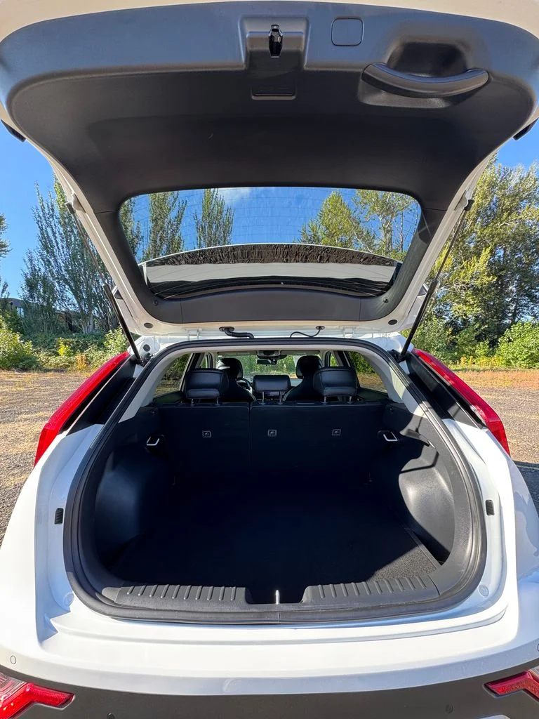 Used 2023 White Kia EX image 9