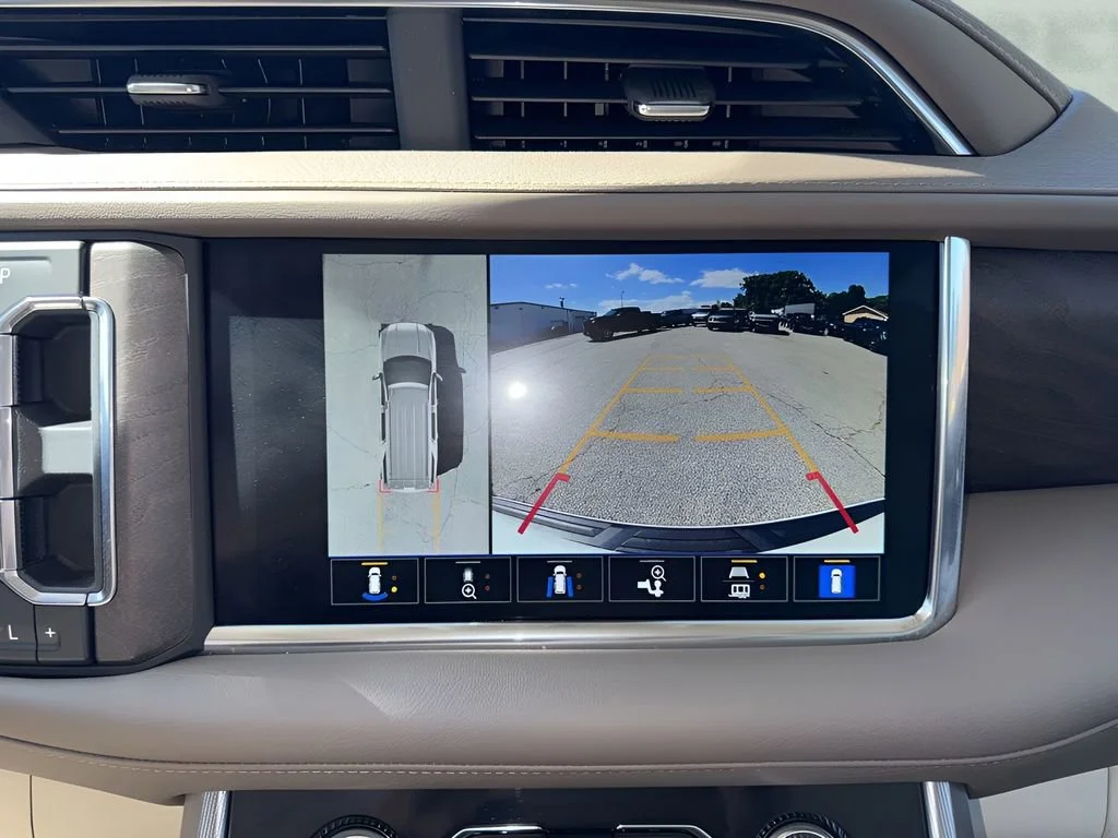 Used 2023 White Frost Tricoat GMC Denali image 22