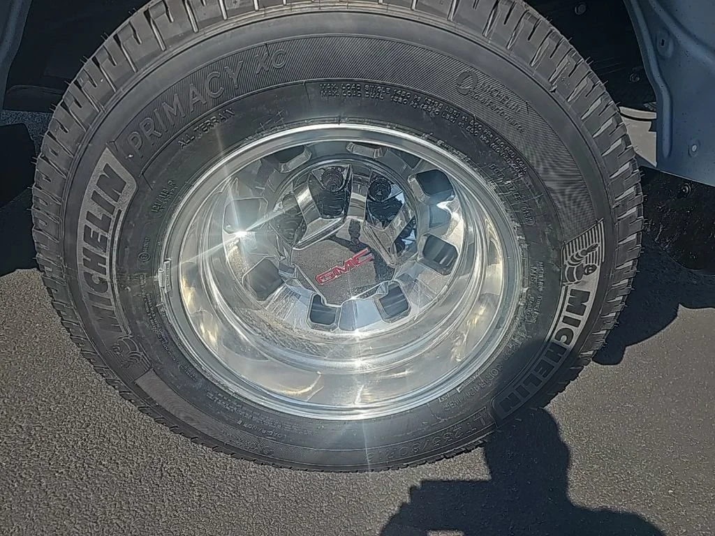 New 2026 Glacier White Tricoat GMC SLT DRW image 11