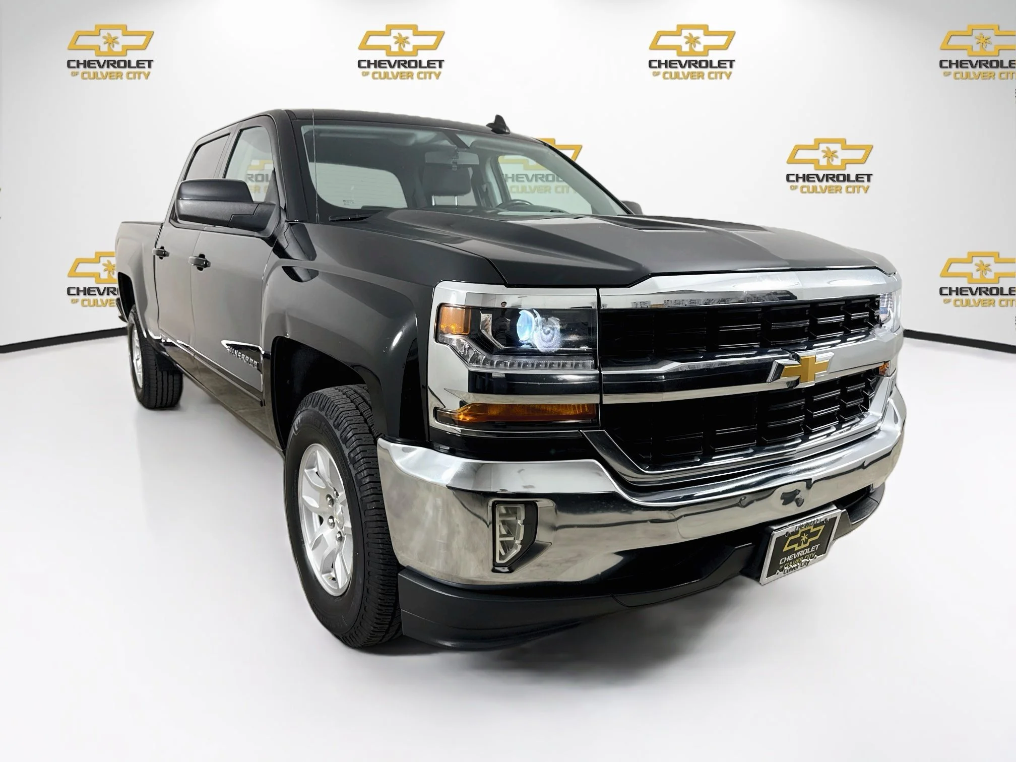 Used 2018 BLACK Chevrolet LT image 1