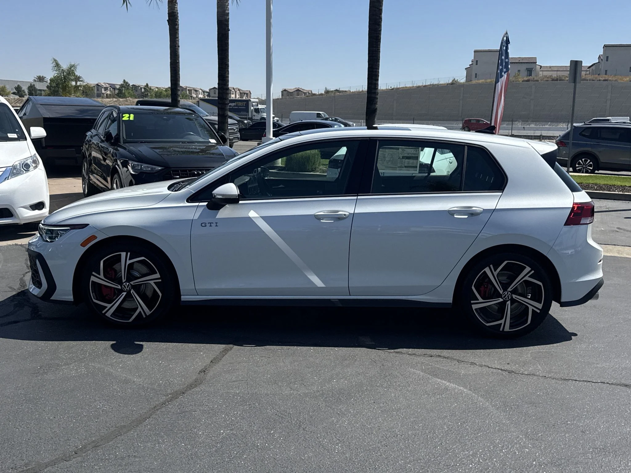 New 2026 Opal White Pearl Volkswagen SE image 4
