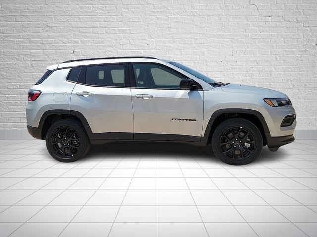 New 2026 Silver Zynith Metallic Clear-Coat Exterior Paint Jeep Latitude image 5