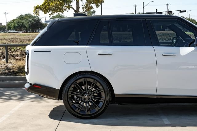Used 2022 Fuji White Land Rover SE image 9