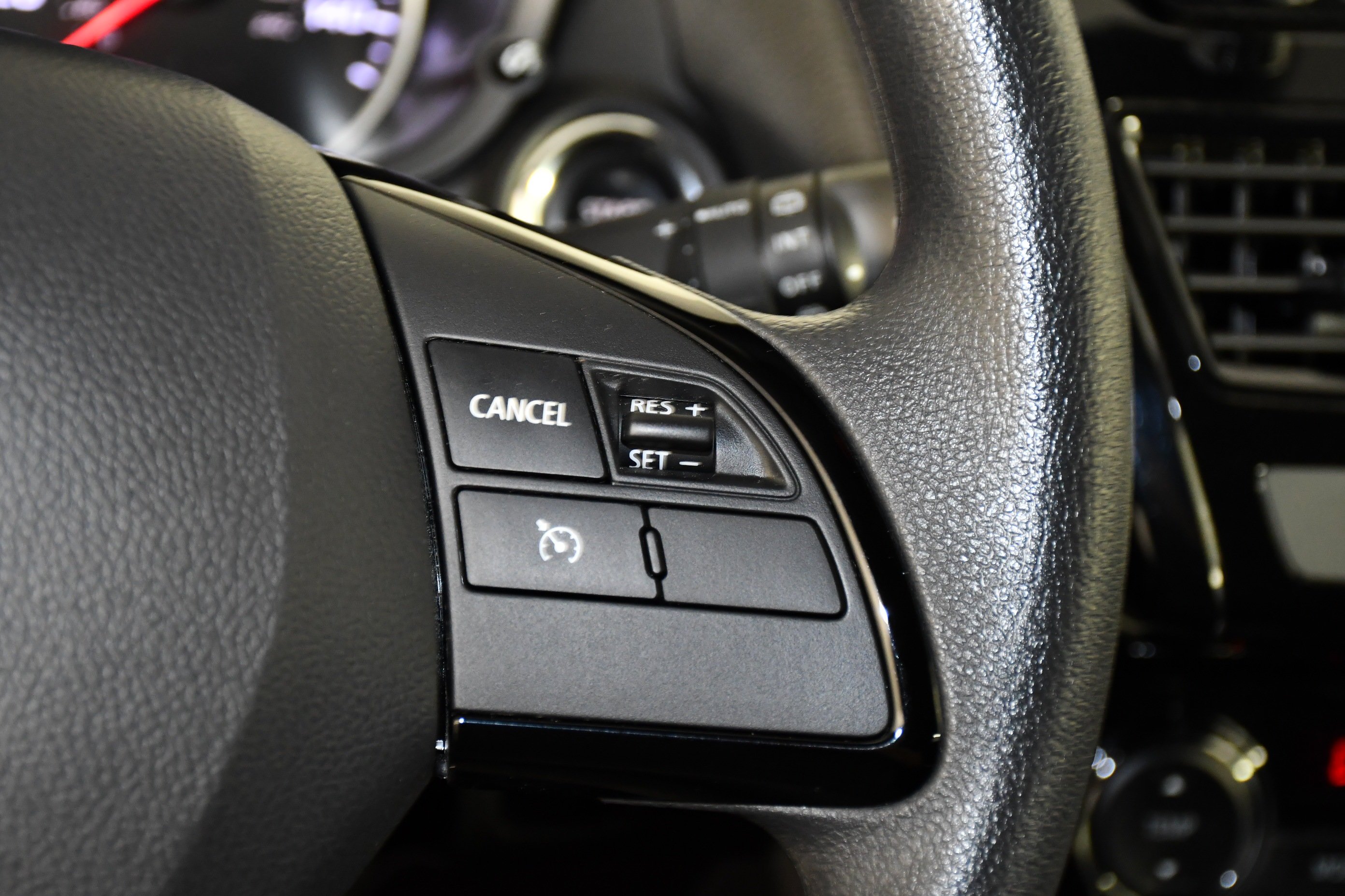 Certified Used 2025 Labrador Black Pearl Mitsubishi LE image 21