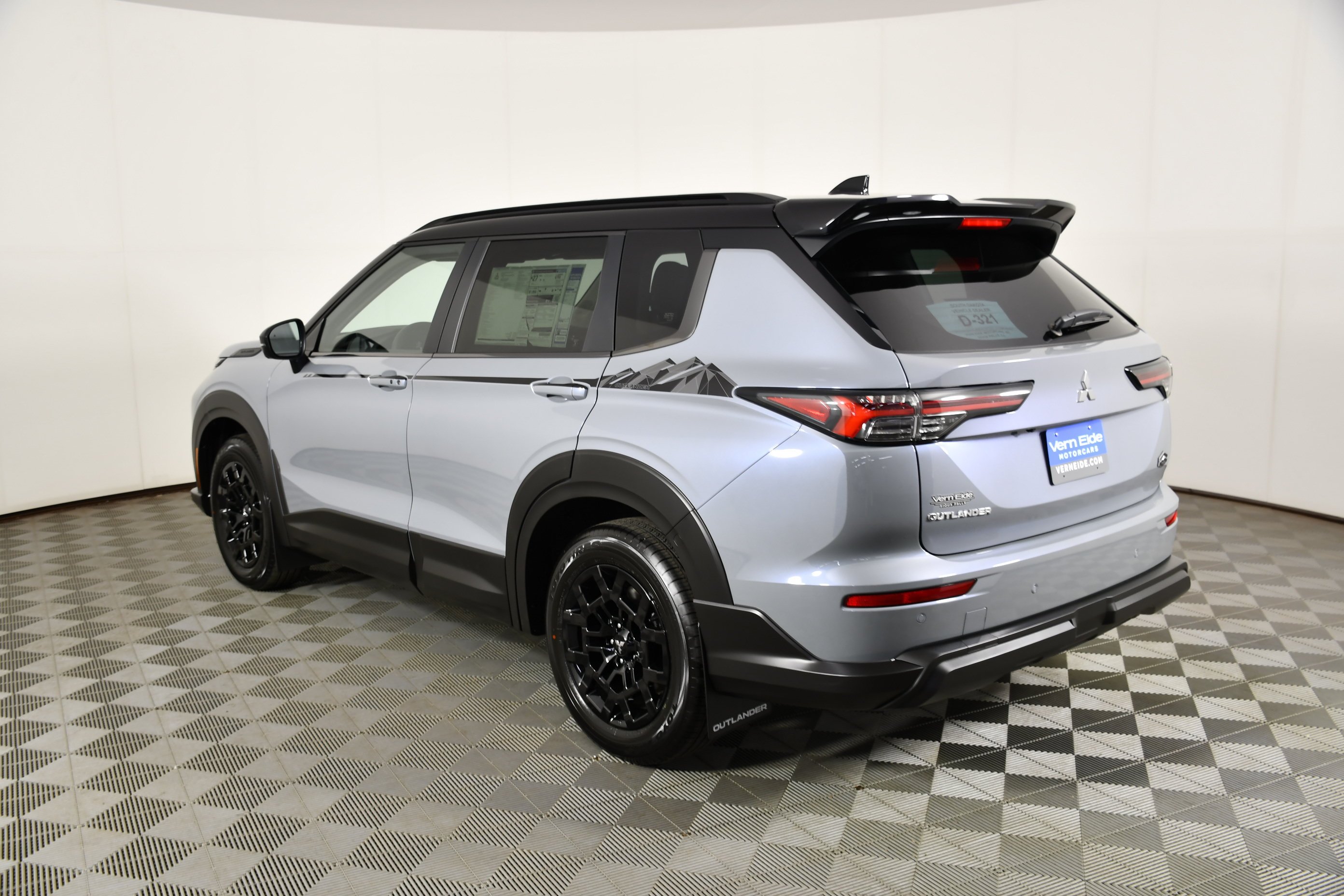New 2026 Moonstone Gray/Black Roof Mitsubishi Trail Edition image 8