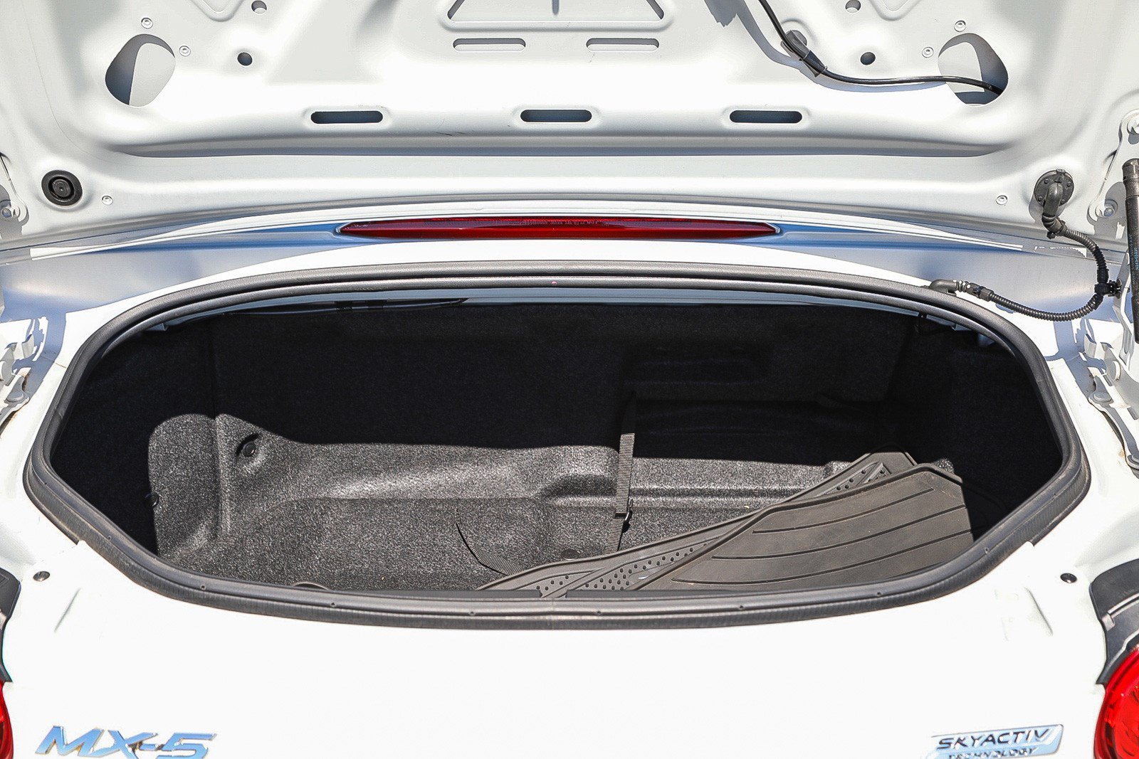 Used 2016 Ceramic Metallic Mazda Grand Touring image 24