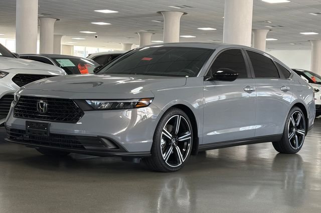 Certified Used 2025 Meteorite Gray Metallic Honda Sport image 11