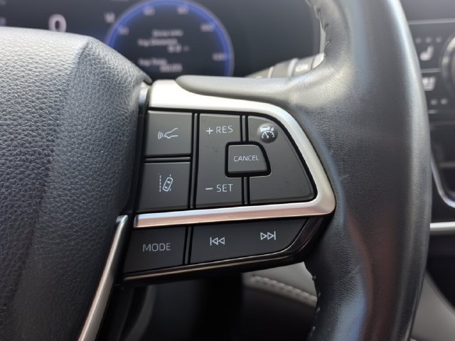 Certified Used 2023  Toyota Platinum image 19