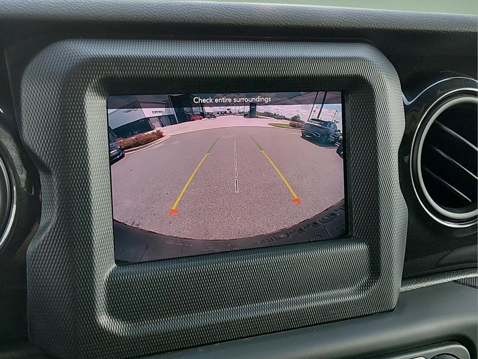 Used 2020 Granite Crystal Metallic Clearcoat Jeep Sport Altitude image 24