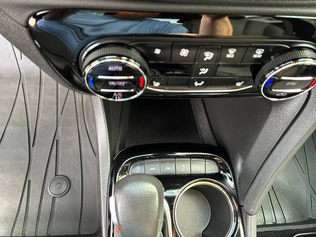 Used 2023 Black Buick Select image 20