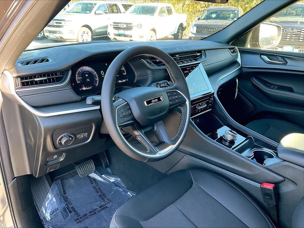 New 2025 Baltic Gray Metallic Clearcoat Jeep Laredo image 9