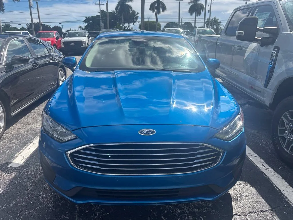 Used 2020 Blue Ford SE image 2