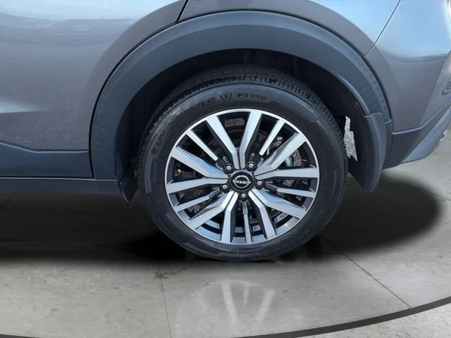 Used 2024 Gray Nissan SV image 31