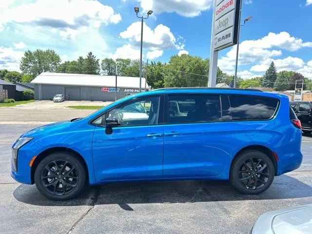 New 2027 Blue Pearl Chrysler Limited image 6