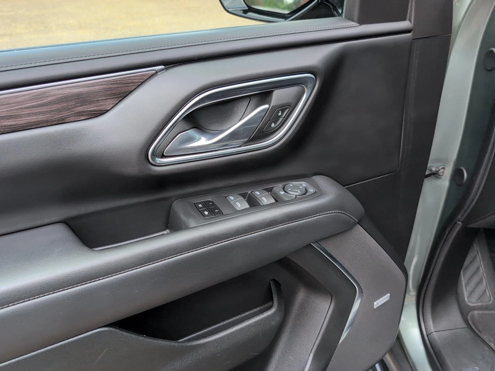 Used 2024 Silver Sage Metallic Chevrolet LT image 12