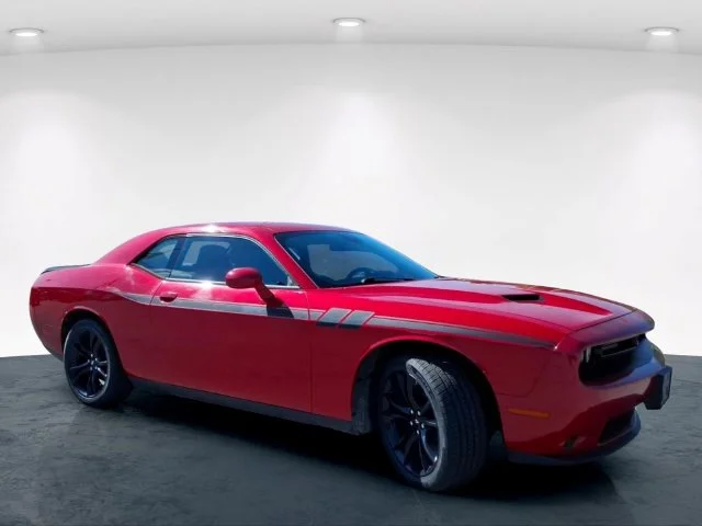 Used 2018 Red Dodge SXT image 5