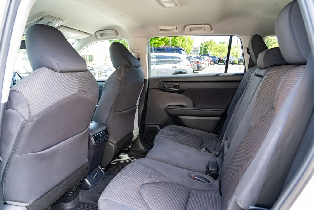 Used 2020 White Toyota LE image 24