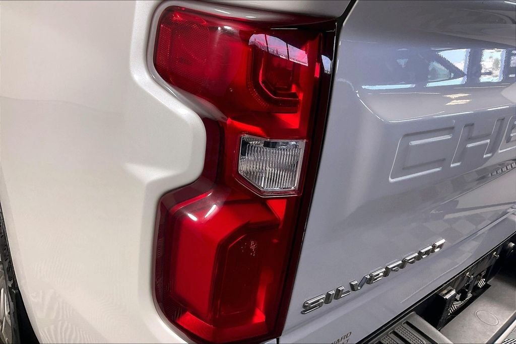 Used 2024 Beige Chevrolet High Country image 19