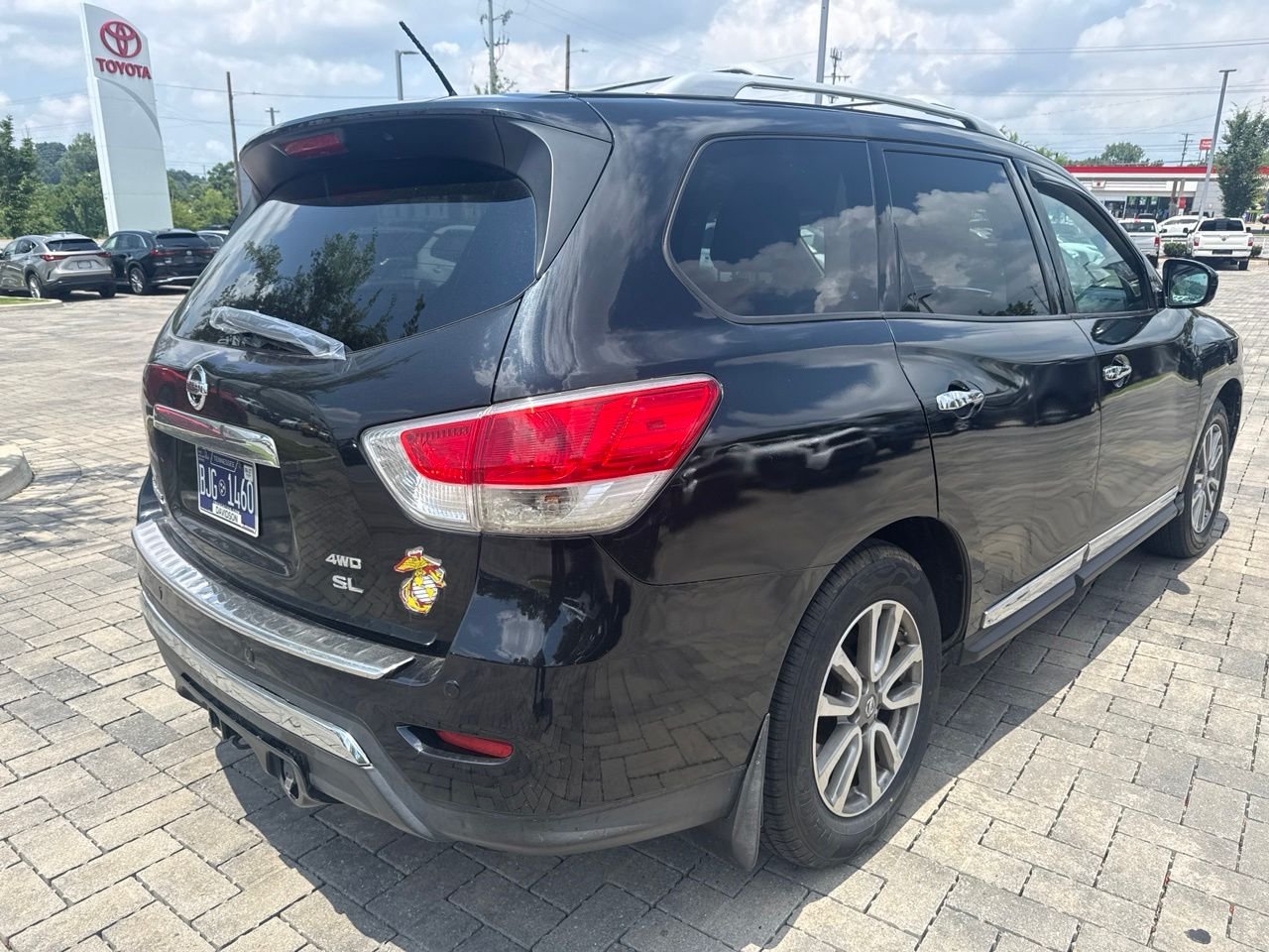 Used 2015 Black Nissan SL image 4