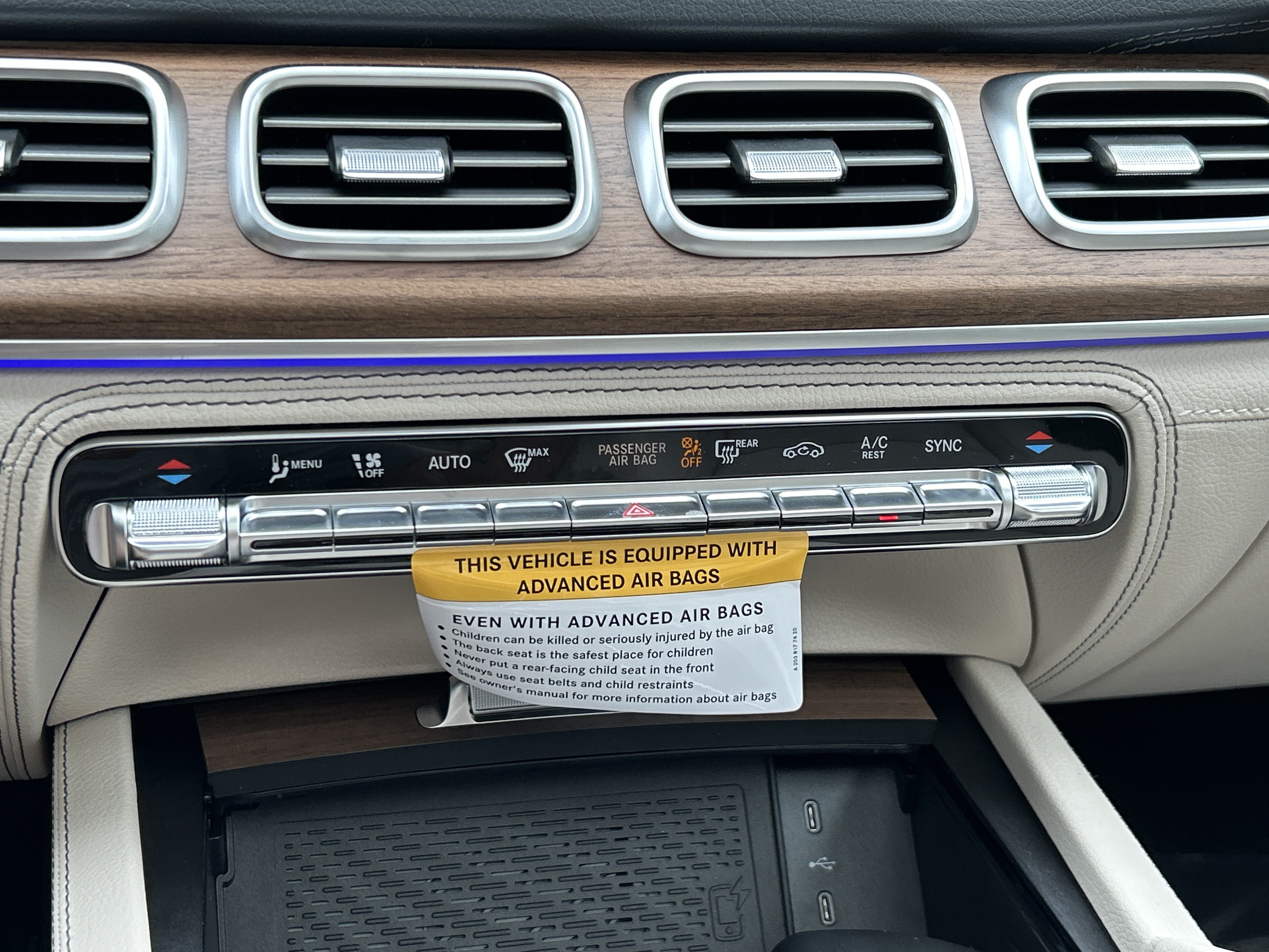 New 2026 MANUFAKTUR Moonlight White Metallic Mercedes-Benz GLE 450 4MATIC® SUV image 29