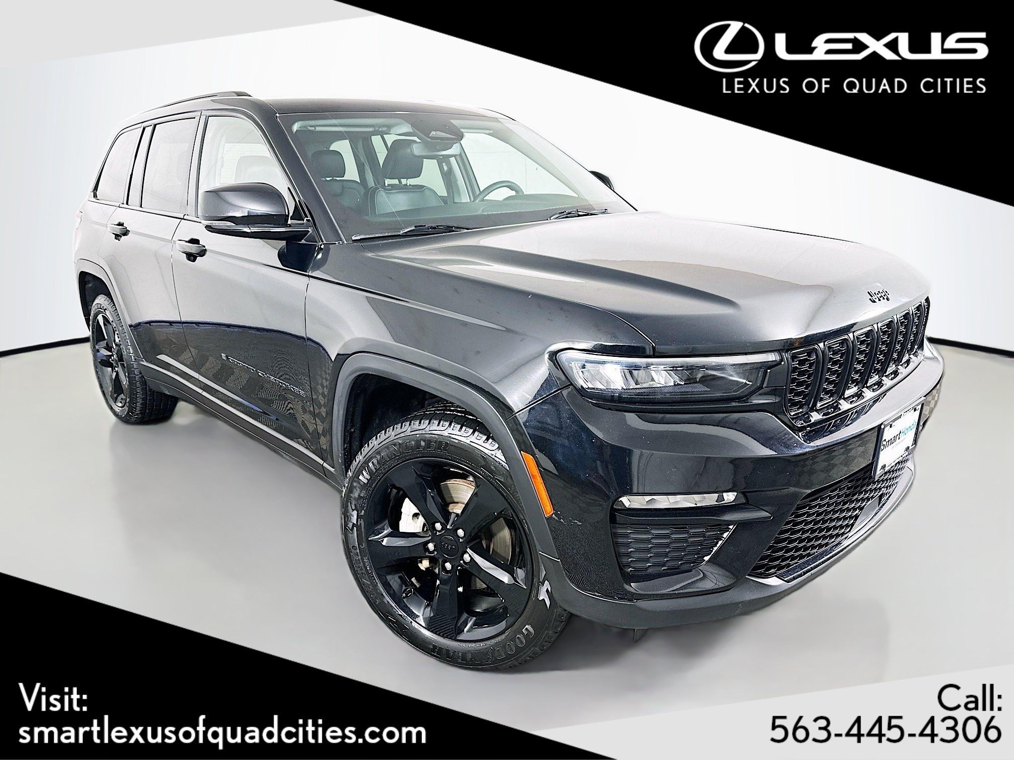 Used 2023 Diamond Black Crystal Pearlcoat Jeep Limited image 1