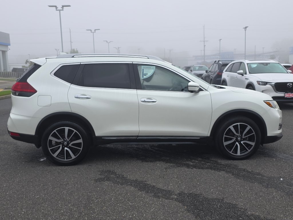 Used 2019 Pearl White Tricoat Nissan SL image 18