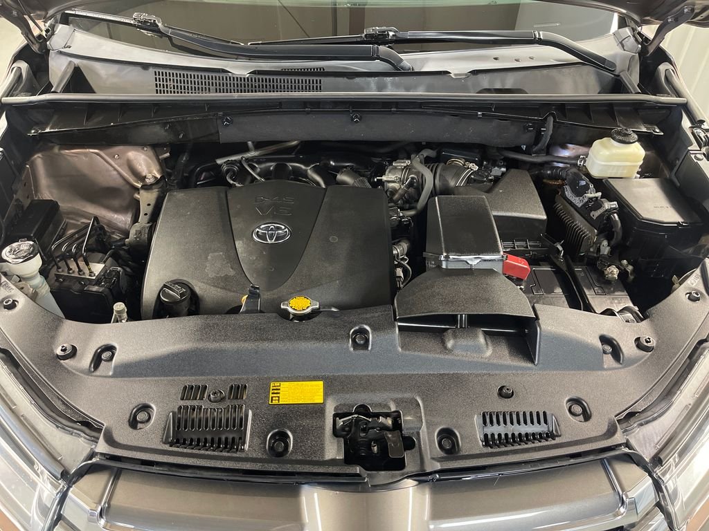 Certified Used 2017 Brown Toyota Limited image 9