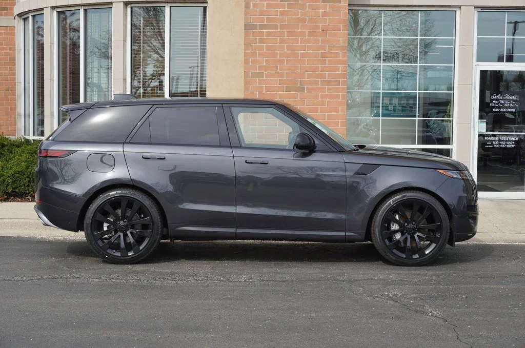 New 2026 Carpathian Grey Land Rover SE image 7